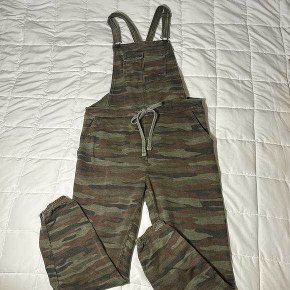 Wallflower Pants - Wallflower Camouflage Overalls with Drawstring size Jr. L